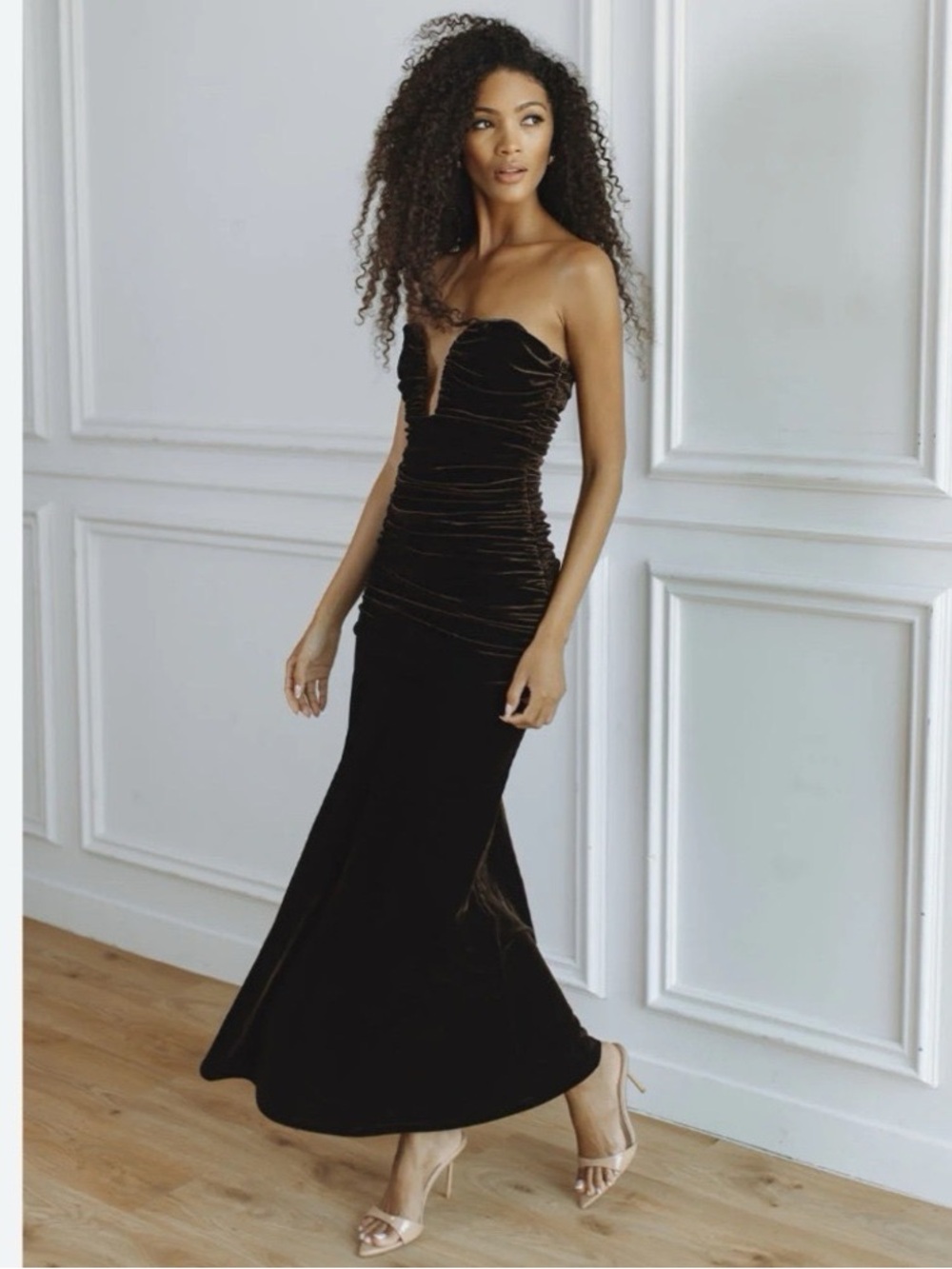 NEW Bardot Elvira Velvet Maxi Dress in Chocolate - Picture 1 of 16